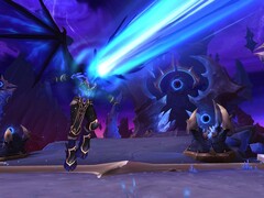 La scena di World of Warcraft di un incantatore colpito da un fascio blu ardente (Fonte: Windowscentral.com)