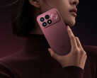 Il K100 Pro è disponibile a partire da 548 dollari. Nella foto: la versione rossa del telefono.