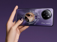 Xiaomi ha incorporato un piccolo elemento a specchio nel retro di CIVI 4 Pro per la sua ultima collaborazione con Disney. (Fonte: Xiaomi)