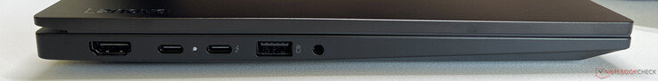 A sinistra: HDMI 2.0, USB-C 3.2 Gen 2 (20 GBit/s, DisplayPort 1.4, Power Delivery 3.1), USB-C 4.0 con Thunderbolt 4 (40 GBit/s, DisplayPort 2.1a, Power Delivery 3.1), USB-A 3.2 Gen 1 (5 GBit/s, alimentato), audio 3,5 mm
