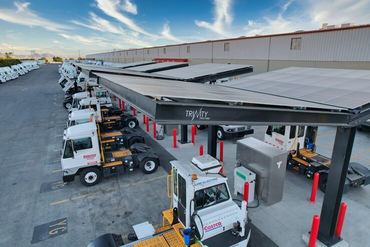 Stazioni di ricarica off-grid per camion EV presso l'hub di distribuzione Mira Loma di Costco. (Fonte: Trinity Structures)