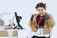 Canon lancia la fotocamera mirrorless EOS R50 V, progettata per aiutare i creatori di social media a fare livestreaming e a pubblicare aggiornamenti di alta qualità con facilità. (Fonte: Canon)