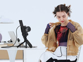 Canon lancia la fotocamera mirrorless EOS R50 V, progettata per aiutare i creatori di social media a fare livestreaming e a pubblicare aggiornamenti di alta qualità con facilità. (Fonte: Canon)