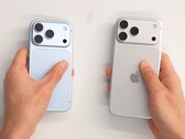 L’iPhone 18 Pro di Apple (a sinistra) e l’iPhone 18 Pro Max (a destra) pesano rispettivamente 211 g e 249 g.