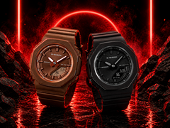 Il Casio G-Shock GMA-P2110B-1A e il G-Shock GMA-P2110B-5A (da destra a sinistra)