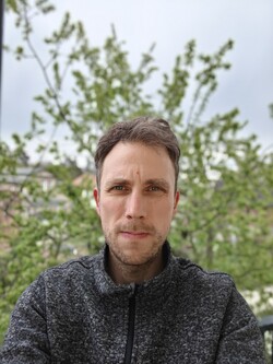 Selfie con la fotocamera anteriore di OnePlus 15T