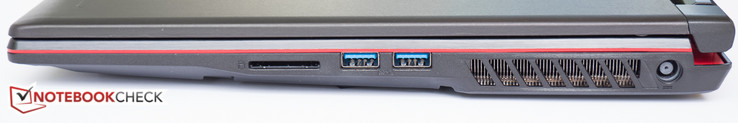 A destra: lettore schede SD, 2x USB3.1 Gen1, ingresso alimentatore