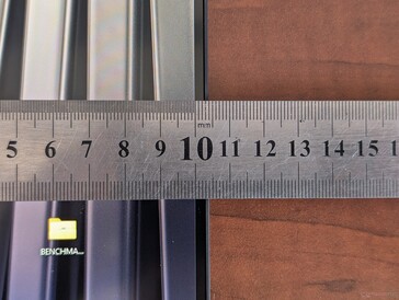 Cornici laterali molto strette per dimensioni ridotte