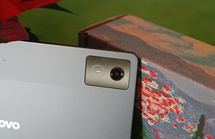 La fotocamera posteriore da 13 MP del tablet Lenovo Idea Tab Pro funziona bene in condizioni di buona illuminazione.