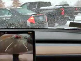 Tesla Model Y in autoparcheggio sulla neve (immagine: Space Cat/X)