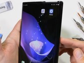 Galaxy Z Slide potrebbe avere lo stesso fattore di forma dell’LG Rollable raffigurato qui.