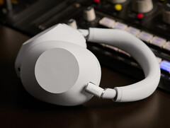 Sony è tornata a un fattore di forma pieghevole per le sue ultime cuffie della serie WH-1000X. (Fonte: Sony)