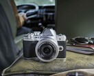 Una Olympus Olympus OM-D E-M10 Mark III, rilasciata nel 2017