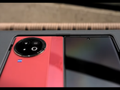 Lo Z Fold2 in un primo video di unboxing. (Fonte: flypig via YouTube)