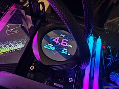 Aorus Waterforce X II 360: Display LCD della pompa