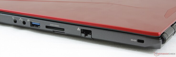 Right: 3.5 mm combo audio, 3.5 mm mic, USB 3.1 Type-A, SD reader, SIM reader (disabled), Gigabit Ethernet, Kensington Lock