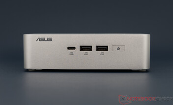 Asus NUC 15 Pro+ - Connessioni sul davanti