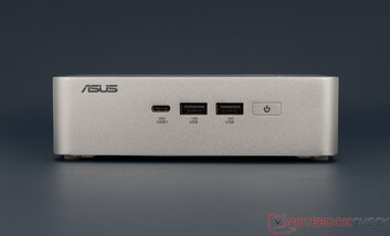 Asus NUC 15 Pro+ - Connessioni sul davanti
