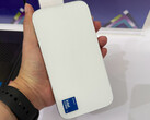 Il Sixunited WB81-H02 potrebbe essere dotato di raffreddamento passivo. Nell’immagine: il mini PC tenuto in mano.