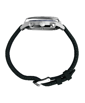 Vista laterale del Timex Marlin Jet Chronograph che mostra il suo grande vetro bombato in esalite