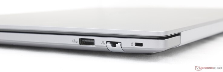 Corretto: USB-A 3.2 Gen. 1 (5 Gbps), RJ-45 (1 Gbps), lucchetto Kensington