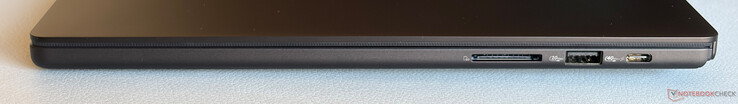 A destra: lettore di schede SD (SD-Express 7.0), USB-A 3.2 Gen. 2 (10 Gbps), USB-C 4.0 (40 Gbps, DisplayPort, Power Delivery)