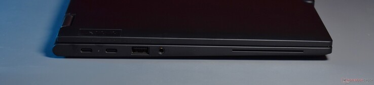 sinistra: 2x Thunderbolt 4, USB A 3.2 Gen 1, audio da 3,5 mm, lettore di Smartcard