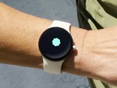 Si prevede che il Google Pixel Watch sarà presto in grado di rilevare la pressione alta, proprio come l'orologio Apple. (Fonte: Google)