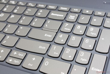 I tasti NumPad e i tasti freccia sono più stretti e spugnosi dei tasti QWERTY principali