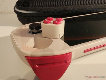 I pulsanti di azione e il pad direzionale possono essere sostituiti