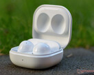 I Galaxy Buds FE assomigliano ai Galaxy Buds2, nella foto. (Fonte: Notebookcheck)