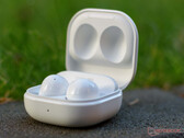 I Galaxy Buds FE assomigliano ai Galaxy Buds2, nella foto. (Fonte: Notebookcheck)
