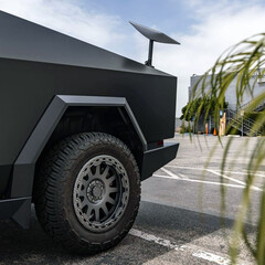 Montaggio della parabola UP Starlink su Tesla Cybertruck. (fonte: Unplugged Performance)