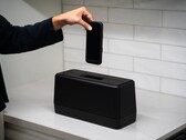 Il dispositivo simile a un tostapane di Swippitt consente di ricaricare la batteria del telefono in due secondi