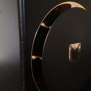 Il design del subwoofer è visivamente accattivante, pur rimanendo discreto (Fonte: Notebookcheck)