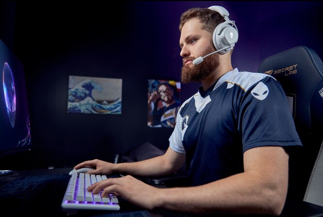 L'auricolare Alienware Pro è stato progettato con i suggerimenti degli atleti di e-sport e degli streamer. (Fonte: Alienware)