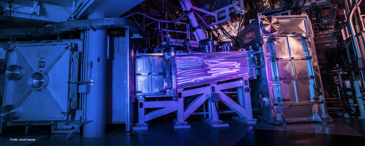 I sistemi laser vengono utilizzati per creare reazioni di fusione (immagine: Jason Laurea / NIF)