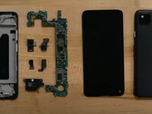 Pixel 4a completamente smontato (Image Source: iFixit)