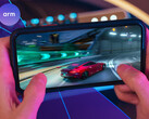 Dal 2026, le GPU ARM saranno dotate di acceleratori di classe NPU per l'alimentazione dell'NSS. Nella foto: un telefono che esegue un gioco mobile. (Fonte: ARM)