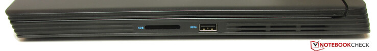 A destra: lettore schede (SD), USB 3.2 Gen 1 (Type-A)