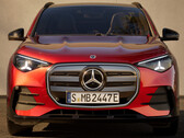La nuova Mercedes GLA viene lanciata come veicolo elettrico con tecnologia a 800 volt, ma la ricarica presso stazioni di ricarica rapida a 400 volt richiede un booster CC opzionale.