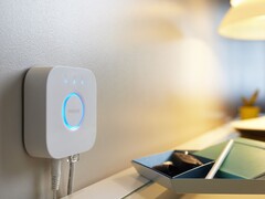 Philips Hue sta distribuendo un aggiornamento per Hue Bridge (nella foto). (Fonte: Philips Hue)