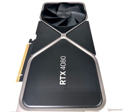 La RTX 4080 è complessivamente più veloce del 58% nei nostri benchmark sintetici rispetto alla RTX 3080.