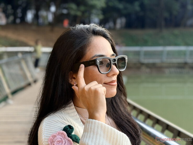 Vista laterale degli occhiali AR