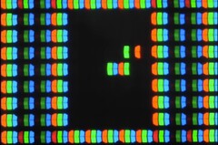 Uno sviluppatore ha creato una versione di Snake che utilizza i singoli subpixel rossi, verdi e blu di un display. (Fonte immagine: Patrick Gillespie / YouTube)