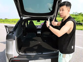 Tesla Model Y L recensione dello spazio di carico e passeggeri. (Fonte: GeekLaii/YT)