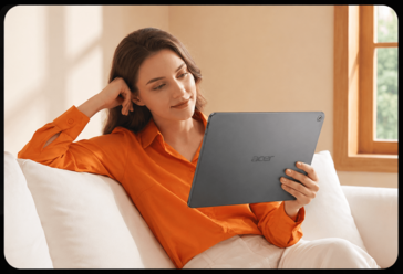 Il tablet Acer A543 mostrato mentre viene utilizzato