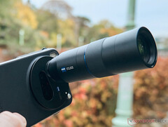 Il teleconvertitore di Vivo X300 Pro si estende lontano dall'alloggiamento della fotocamera. (Fonte: Notebookcheck)