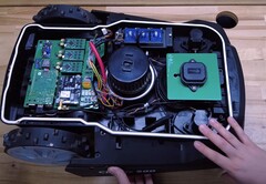 Il tosaerba robotico OpenMower è un progetto open-source che utilizza un Raspberry Pi 4. (Fonte: Clemens Elflein via YouTube)