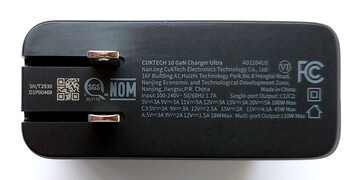 Vista dei lati destro, superiore e anteriore.